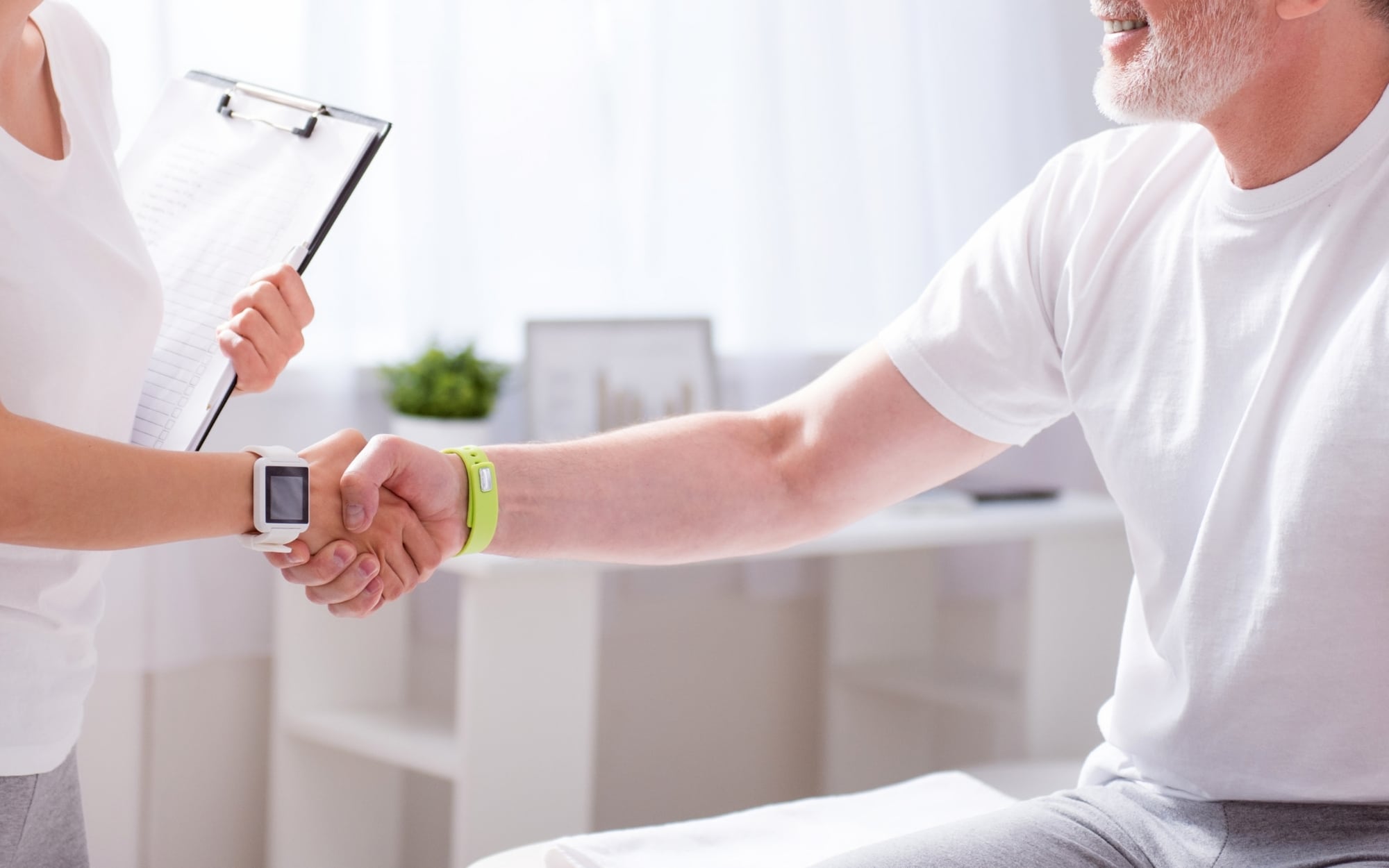 Medical social worker supporting a senior and family through care planning and emotional guidance